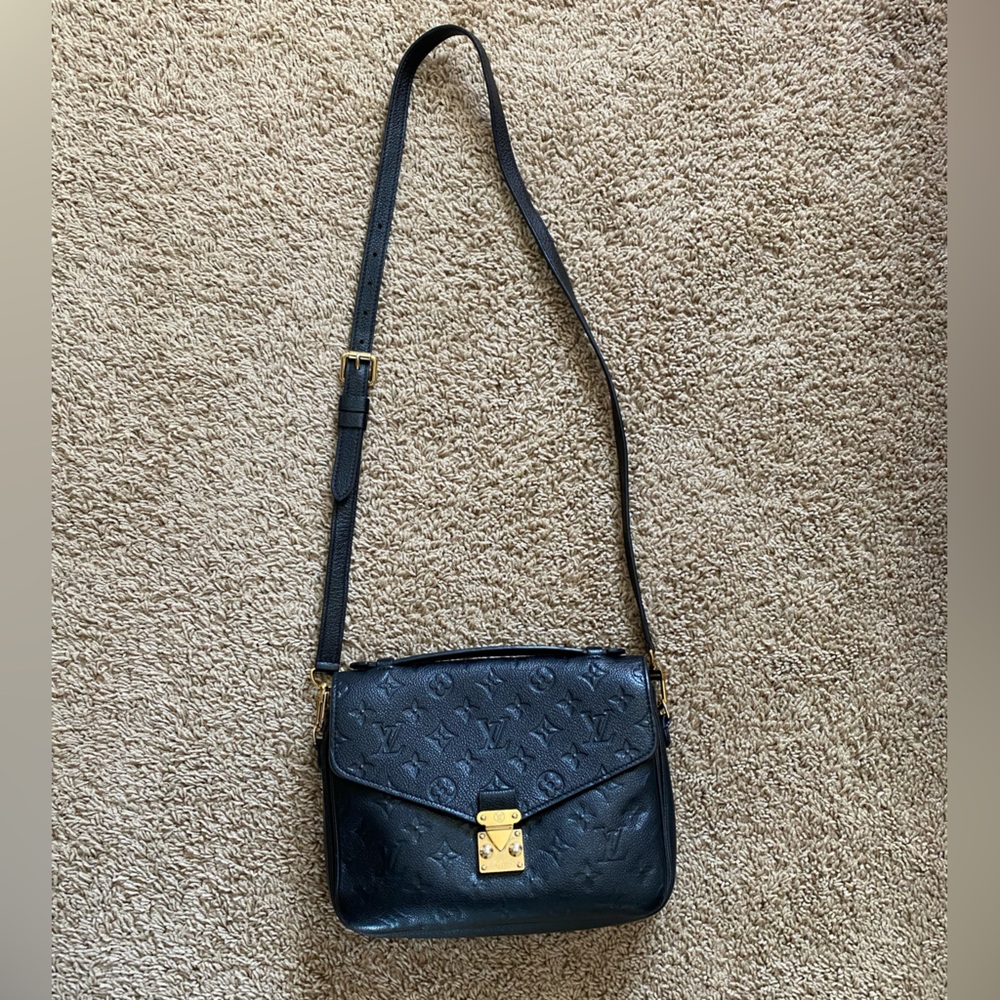 Authentic Louis Vuitton Pochette Metis